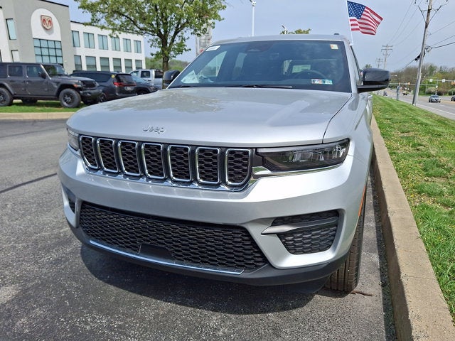 2026 Jeep Grand Cherokee Laredo