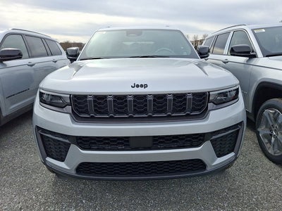 2026 Jeep Grand Cherokee Laredo Altitude