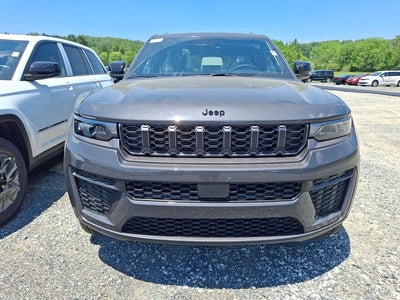 2026 Jeep Grand Cherokee Laredo Altitude