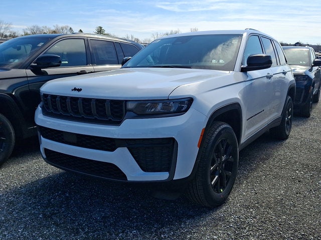 2026 Jeep Grand Cherokee Laredo Altitude