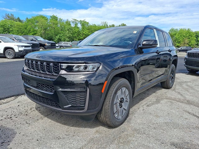 2026 Jeep Grand Cherokee Laredo Altitude