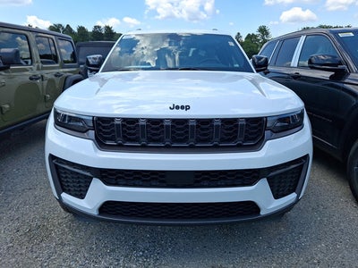 2026 Jeep Grand Cherokee Laredo Altitude