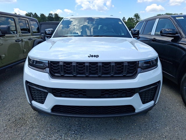 2026 Jeep Grand Cherokee Laredo Altitude