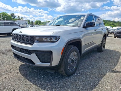 2026 Jeep Grand Cherokee Laredo Altitude
