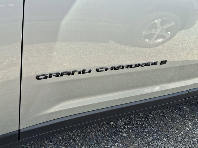 2026 Jeep Grand Cherokee Laredo Altitude