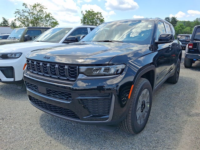 2026 Jeep Grand Cherokee Laredo Altitude