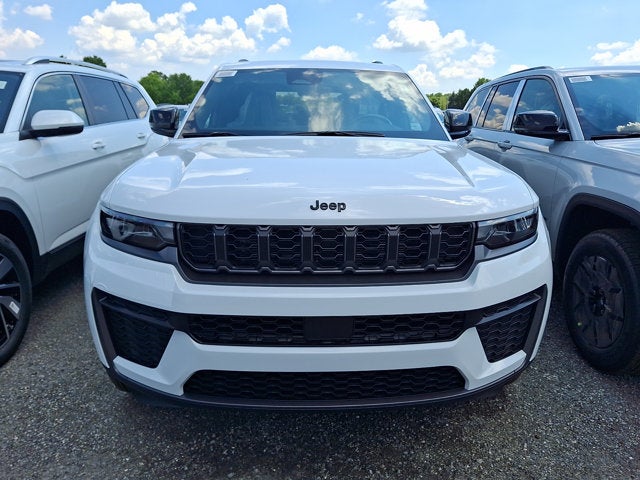 2026 Jeep Grand Cherokee Laredo Altitude