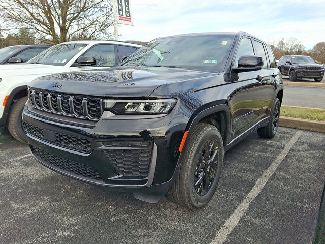 2026 Jeep Grand Cherokee Laredo Altitude