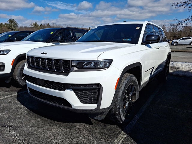 2026 Jeep Grand Cherokee Laredo Altitude