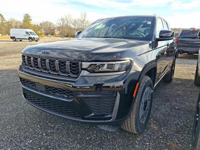 2026 Jeep Grand Cherokee Laredo Altitude