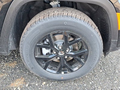 2026 Jeep Grand Cherokee Laredo Altitude