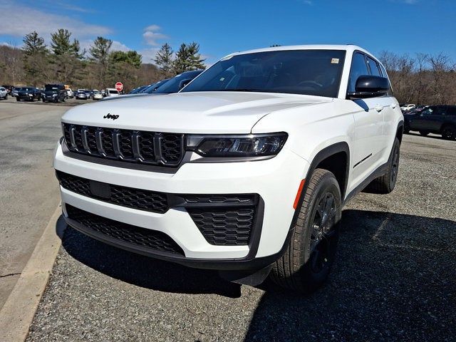 2026 Jeep Grand Cherokee Laredo Altitude