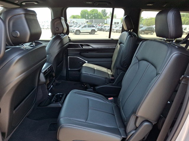 2026 Jeep Grand Wagoneer L 4x4