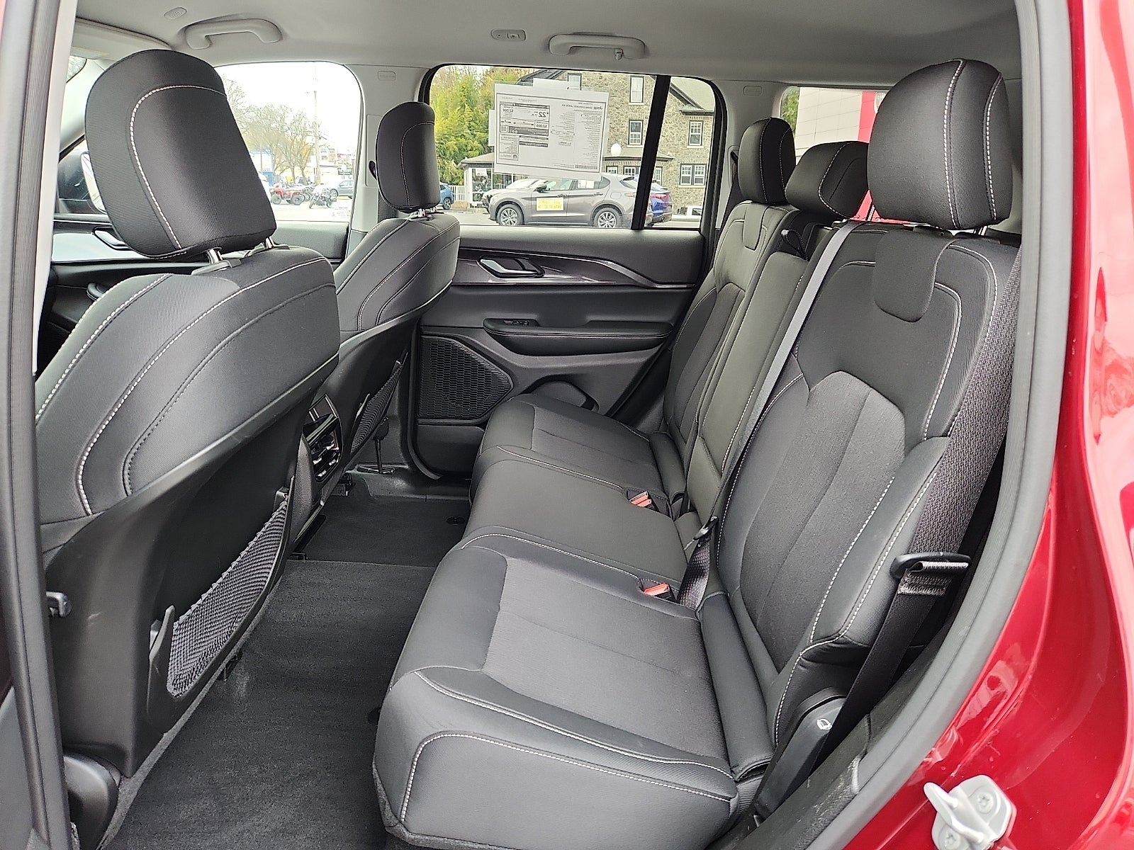 2023 Jeep Grand Cherokee Laredo 4x4