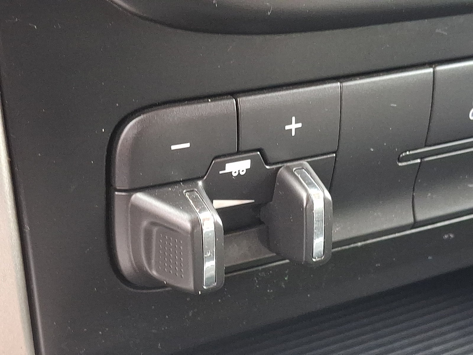 2018 RAM 1500 Big Horn Crew Cab 4x4 5'7" Box