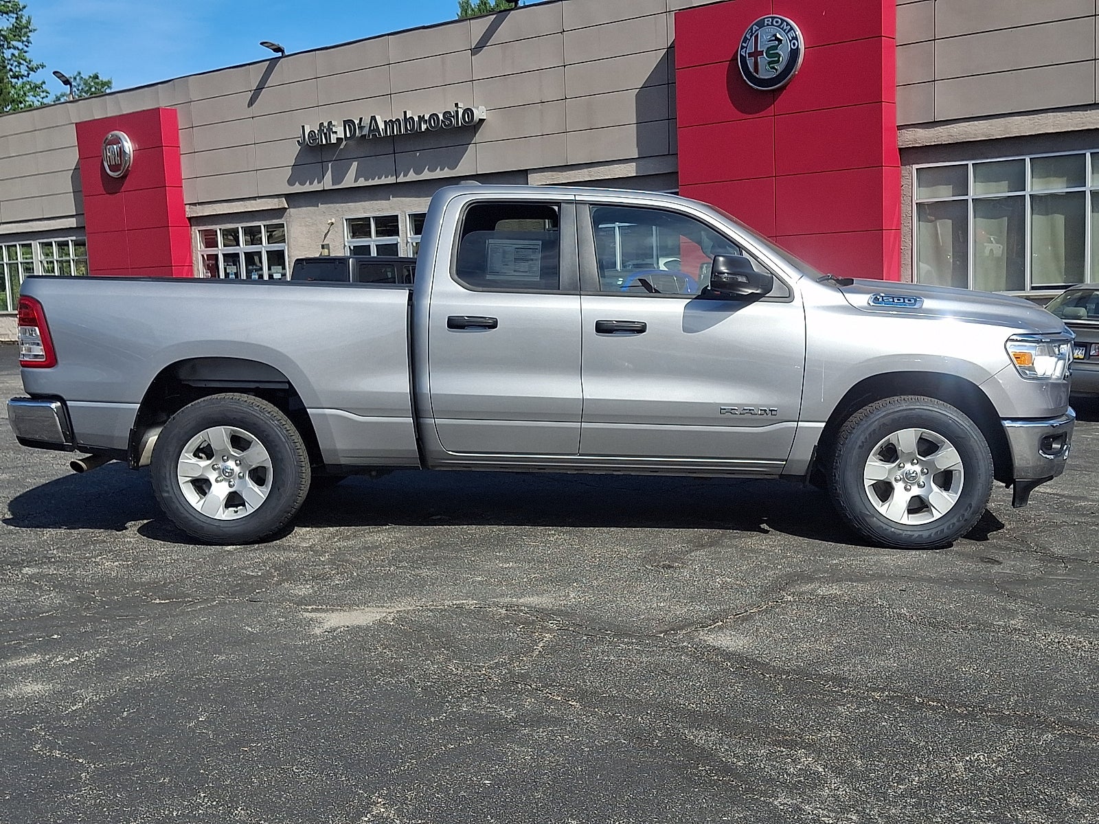2024 RAM 1500 Big Horn Quad Cab 4x4 6'4" Box