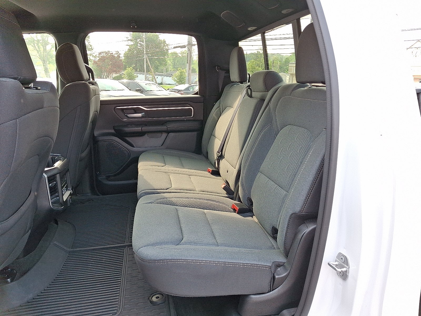 2022 RAM 1500 Big Horn Crew Cab 4x4 5'7" Box