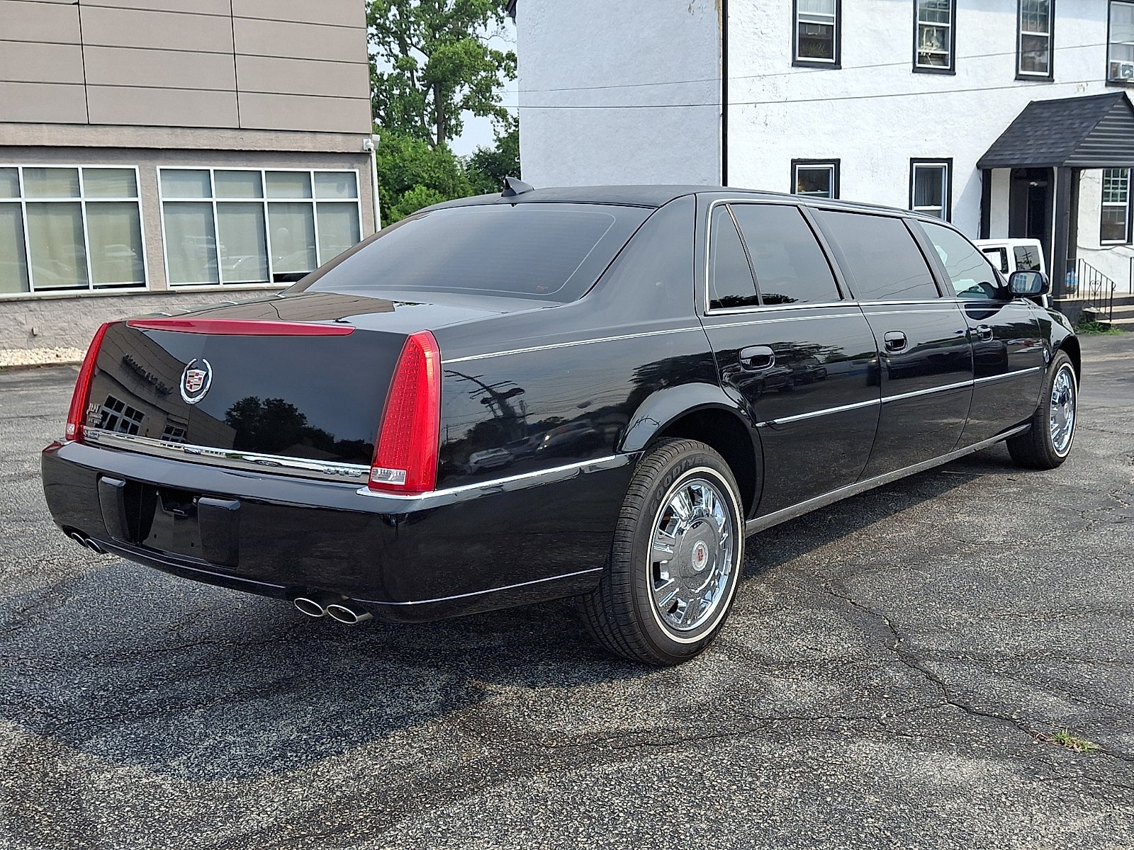 2009 Cadillac DTS Professional Limousine