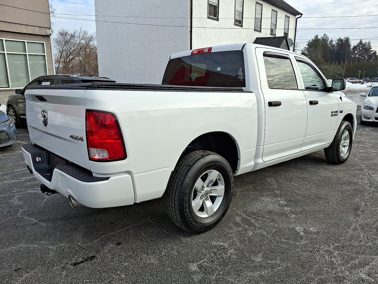 2017 RAM 1500 Express Crew Cab 4x4 5'7" Box