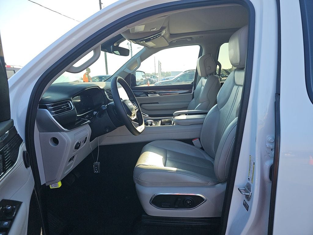 2024 Jeep Wagoneer Base