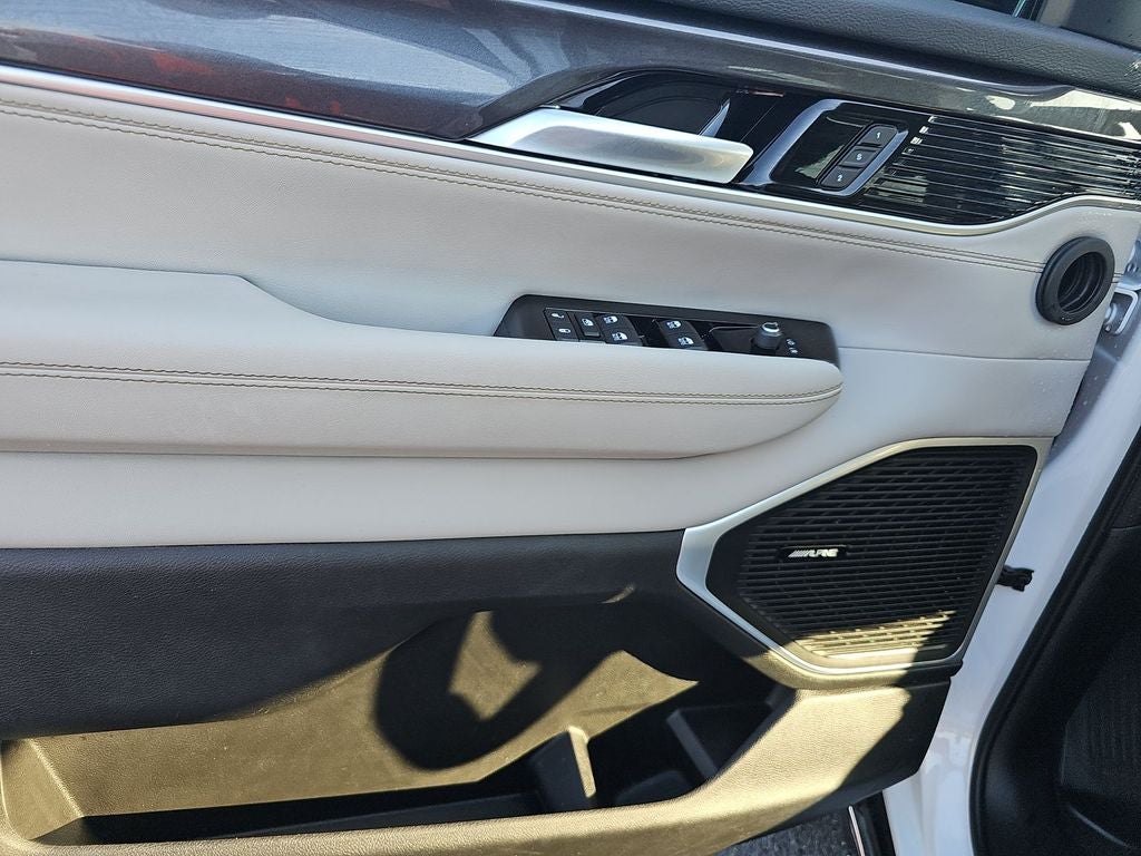 2024 Jeep Wagoneer Base