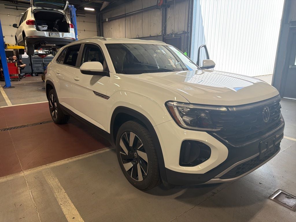 2024 Volkswagen Atlas Cross Sport 2.0T SE w/Tech 4MOTION's photo