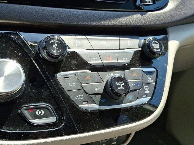 2017 Chrysler Pacifica Touring L