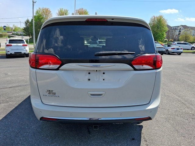 2017 Chrysler Pacifica Touring L
