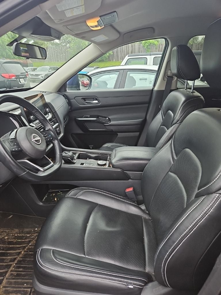 2022 Nissan Pathfinder SV