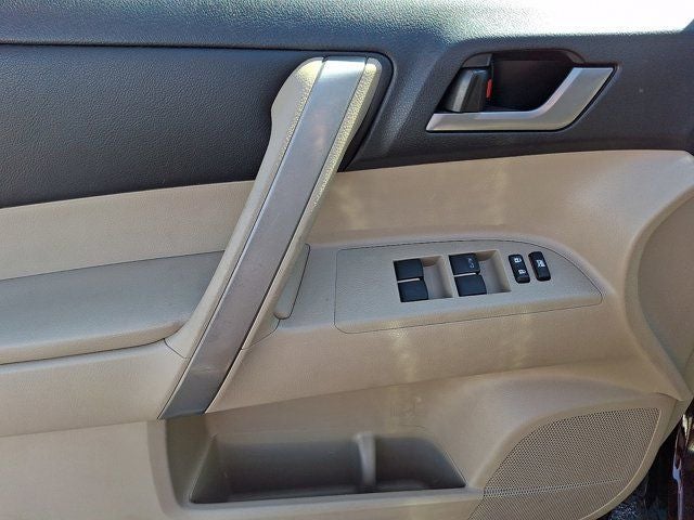 2013 Toyota Highlander SE