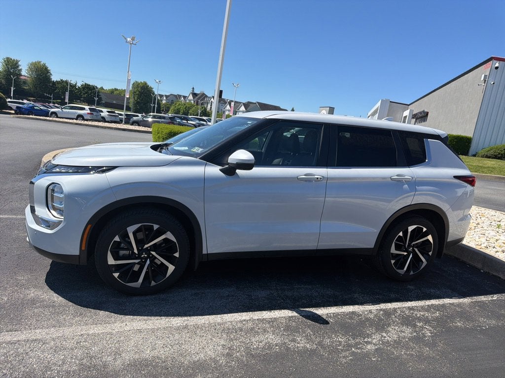 2022 Mitsubishi Outlander SE