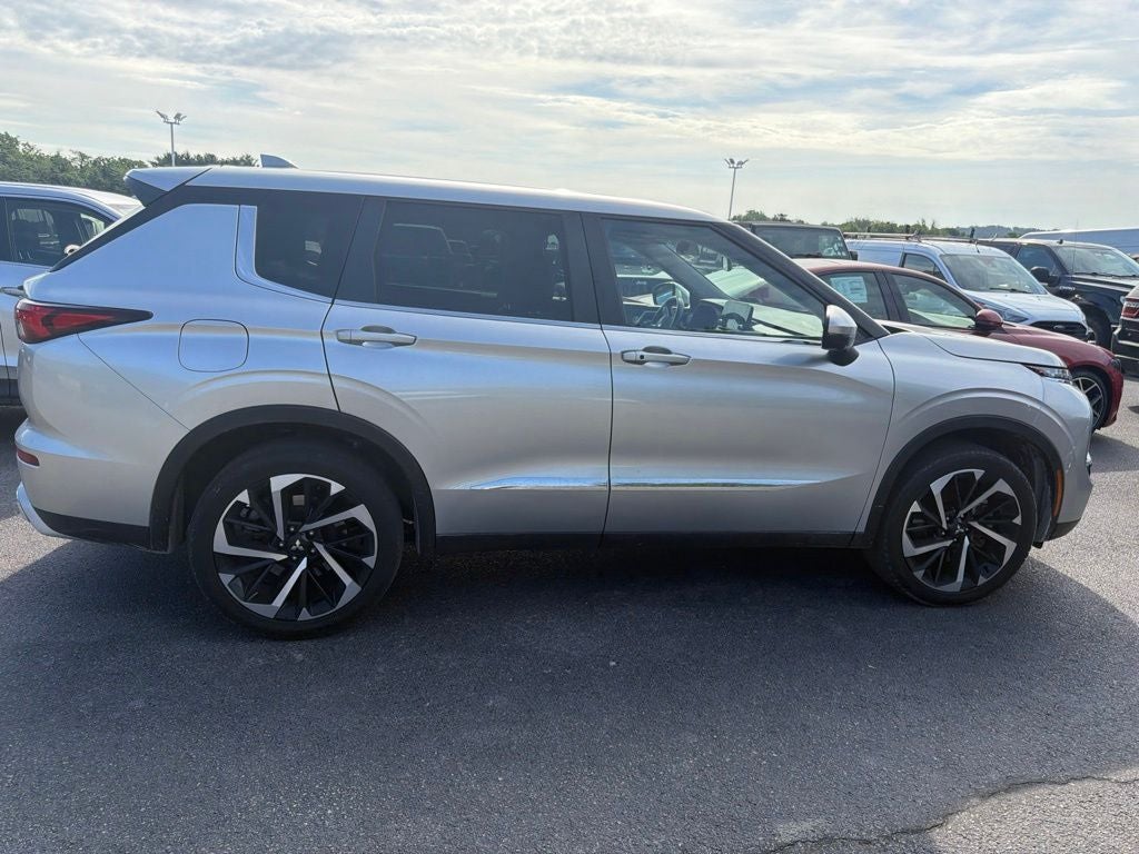 2022 Mitsubishi Outlander SE
