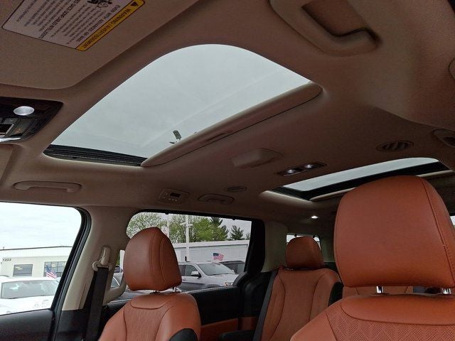 2025 Kia Carnival SX