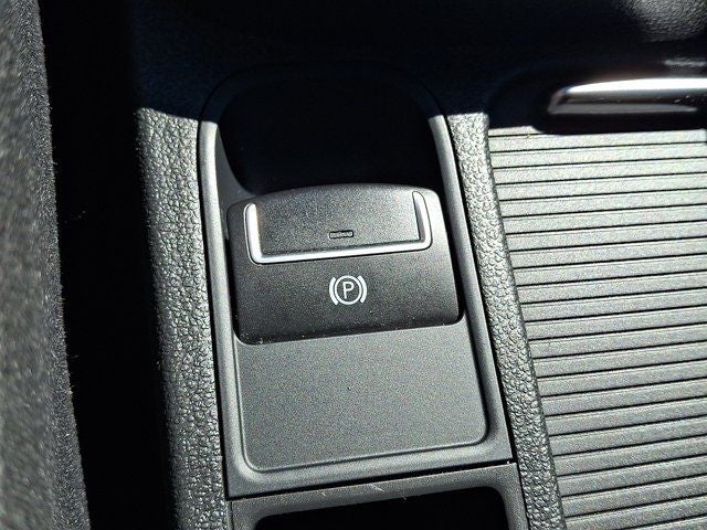 2018 Volkswagen Tiguan Limited 2.0T 4Motion