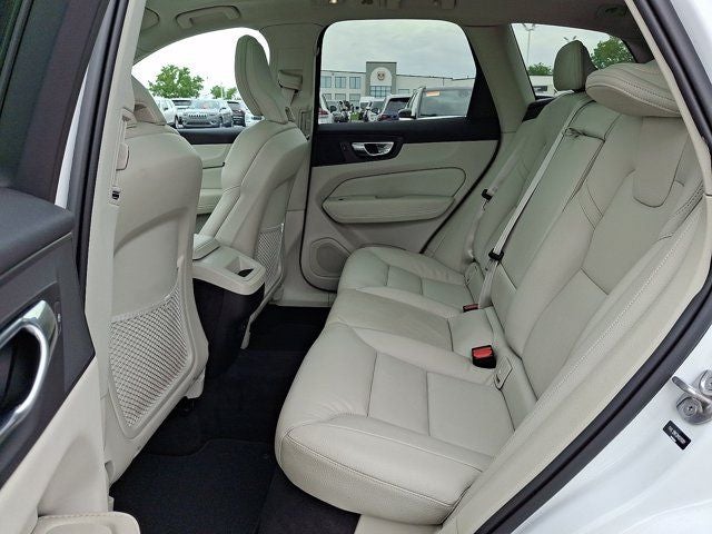 2022 Volvo XC60 B5 Momentum