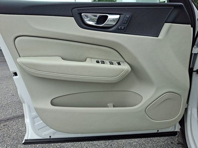 2022 Volvo XC60 B5 Momentum