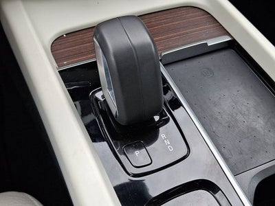 2022 Volvo XC60 B5 Momentum