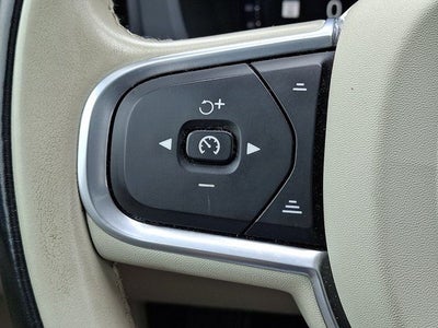 2022 Volvo XC60 B5 Momentum