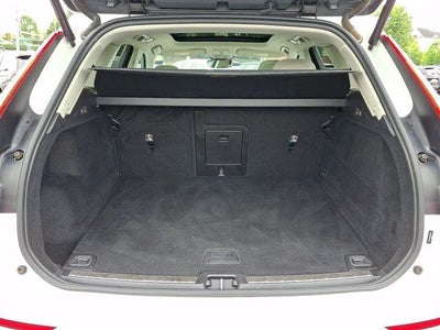 2022 Volvo XC60 B5 Momentum