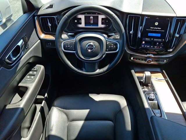 2022 Volvo XC60 B5 Momentum