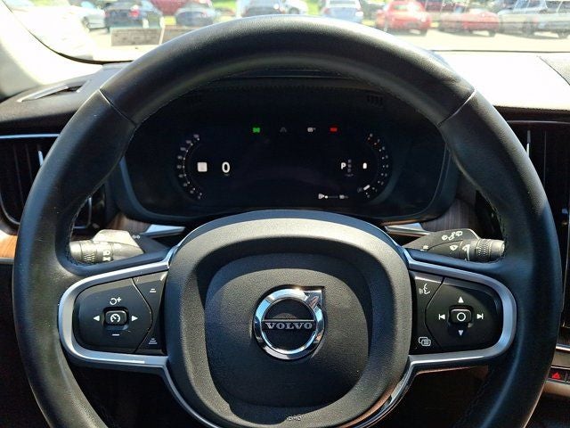 2022 Volvo XC60 B5 Momentum
