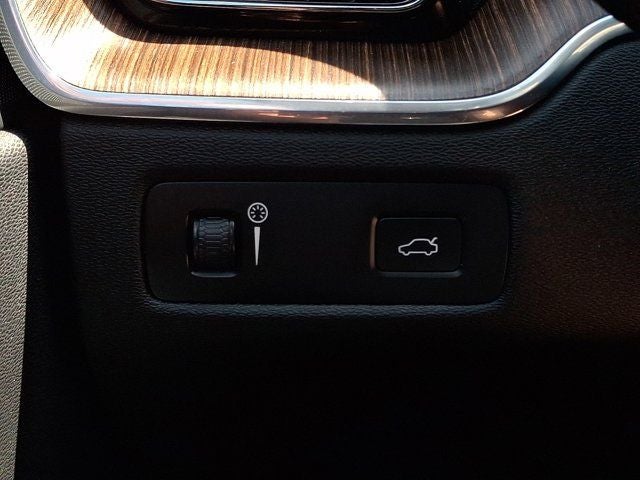 2022 Volvo XC60 B5 Momentum