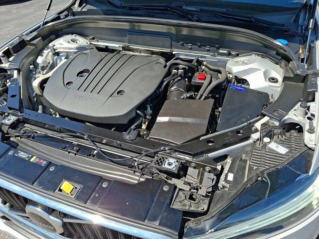 2022 Volvo XC60 B5 Momentum