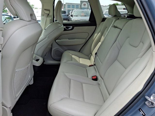 2022 Volvo XC60 B5 Momentum