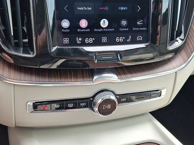 2022 Volvo XC60 B5 Momentum