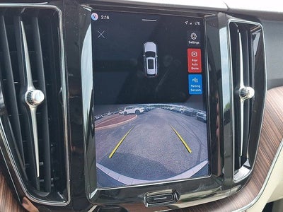2022 Volvo XC60 B5 Momentum