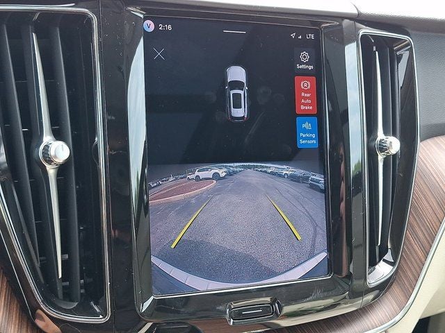 2022 Volvo XC60 B5 Momentum