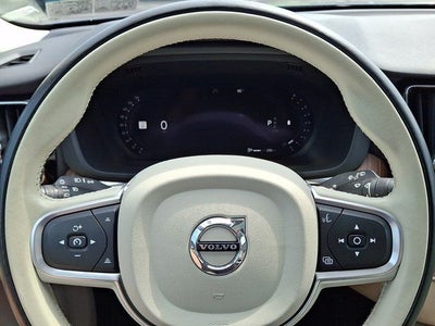 2022 Volvo XC60 B5 Momentum