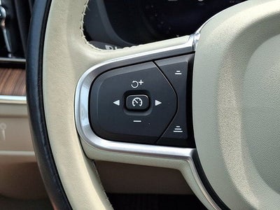 2022 Volvo XC60 B5 Momentum