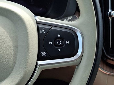 2022 Volvo XC60 B5 Momentum